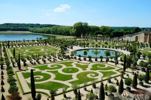 Versailles's enchanting gardens are delicately manicured. (Photo by Jack Han)