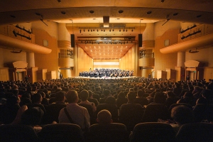 Uma casa cheia no Hsinchu Performing Arts Center.
