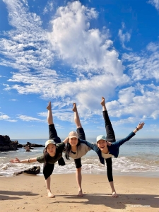 ... and of course, the opportunity to strike a pose, Shen Yun dancer-style. 